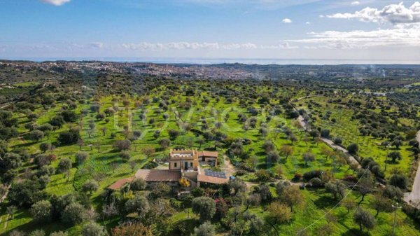 casa indipendente in vendita a Noto