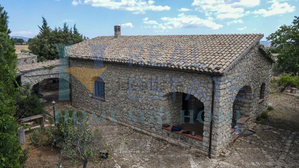 pentavano in vendita a Noto