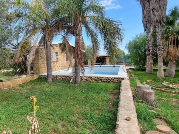 casa indipendente in vendita a Noto