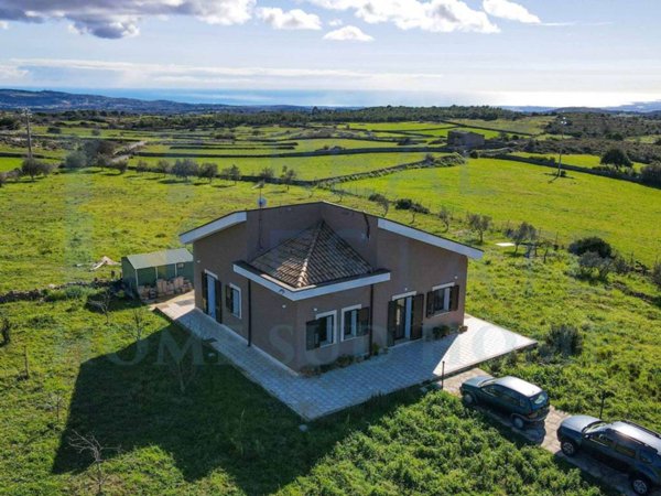 casa indipendente in vendita a Noto