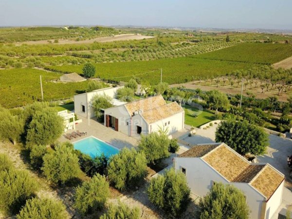 casa indipendente in vendita a Noto