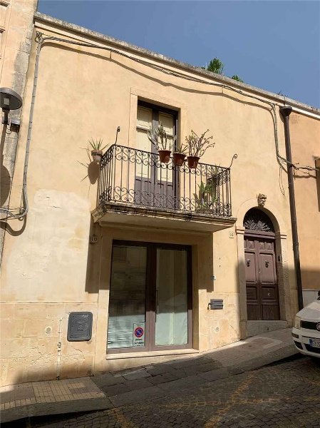 casa indipendente in vendita a Noto