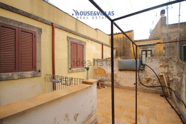 casa indipendente in vendita a Noto