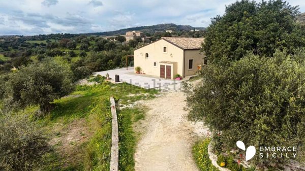 casa indipendente in vendita a Noto