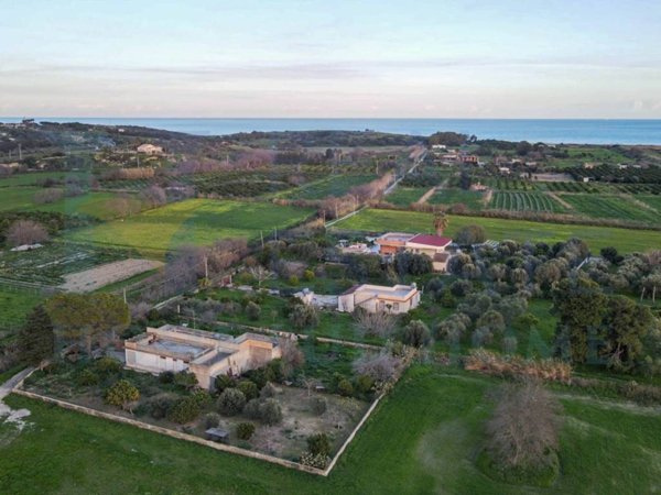 casa indipendente in vendita a Noto