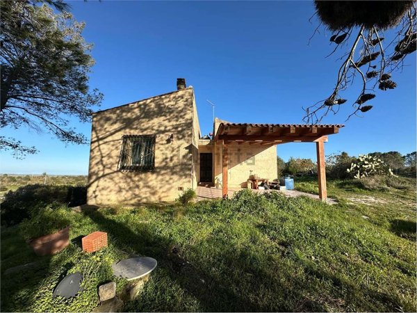 casa indipendente in vendita a Noto in zona Testa dell'Acqua