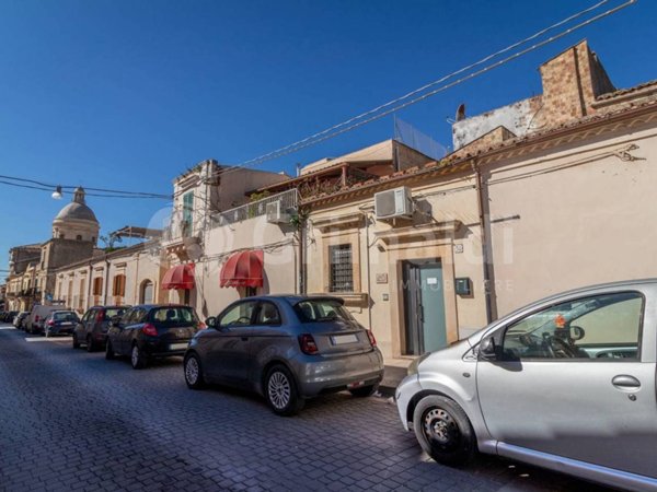 casa indipendente in vendita a Noto