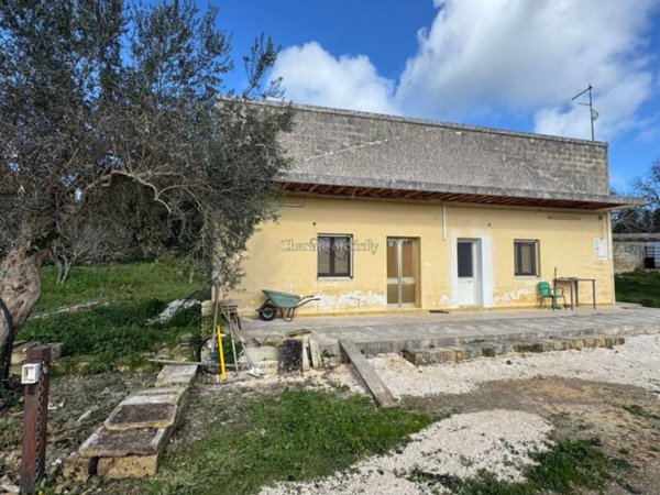 casa indipendente in vendita a Noto in zona Rigolizia