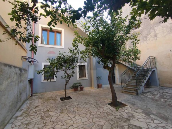 casa indipendente in vendita a Noto