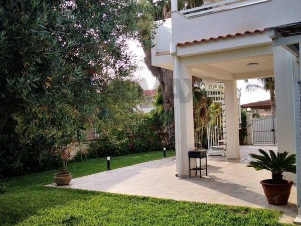 casa indipendente in vendita a Noto in zona San Lorenzo
