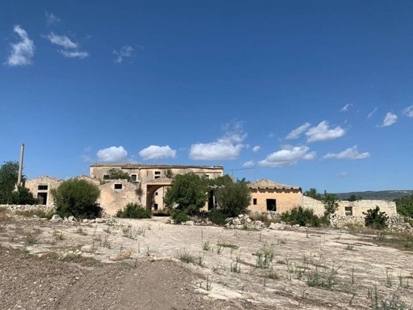 casa indipendente in vendita a Noto