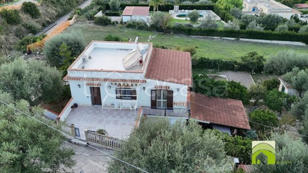 casa indipendente in vendita a Noto in zona Falconara