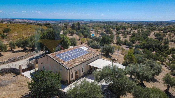 casa indipendente in vendita a Noto