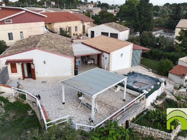casa indipendente in vendita a Noto in zona Testa dell'Acqua