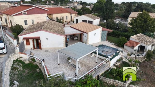 casa indipendente in vendita a Noto in zona Testa dell'Acqua
