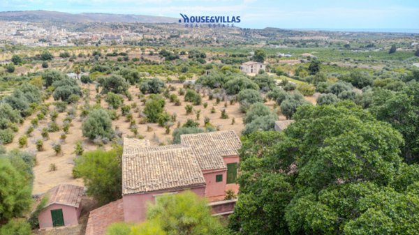 casa indipendente in vendita a Noto