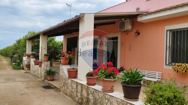 casa indipendente in vendita a Noto in zona San Lorenzo