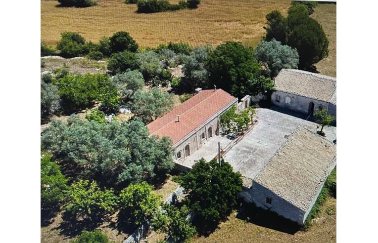 casa indipendente in vendita a Noto in zona Rigolizia