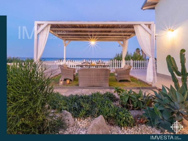 casa indipendente in vendita a Noto in zona Calabernardo