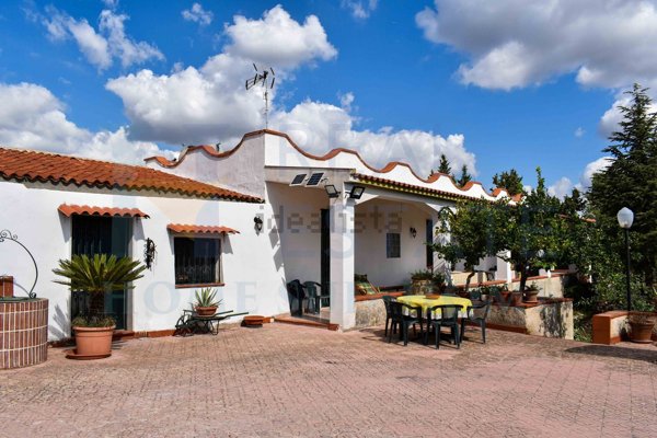 casa indipendente in vendita a Noto