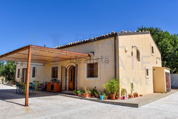 casa indipendente in vendita a Noto