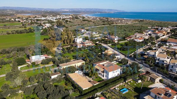 casa indipendente in vendita a Noto in zona San Lorenzo