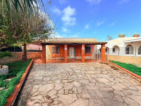 casa indipendente in vendita a Noto in zona Calabernardo