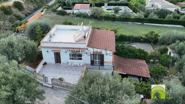 casa indipendente in vendita a Noto in zona Falconara