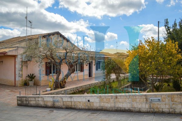 casa indipendente in vendita a Noto