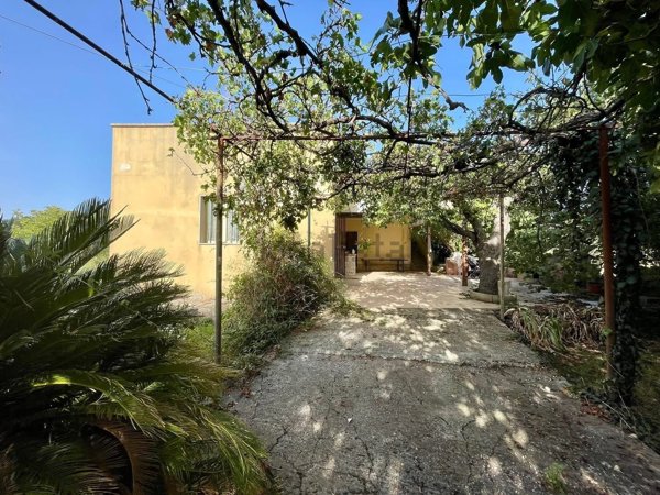 casa indipendente in vendita a Noto