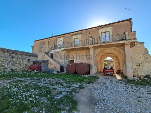 casa indipendente in vendita a Noto