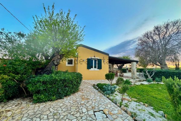 casa indipendente in vendita a Noto