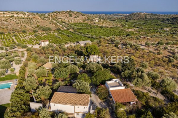 pentavano in vendita a Noto in zona Vendicari