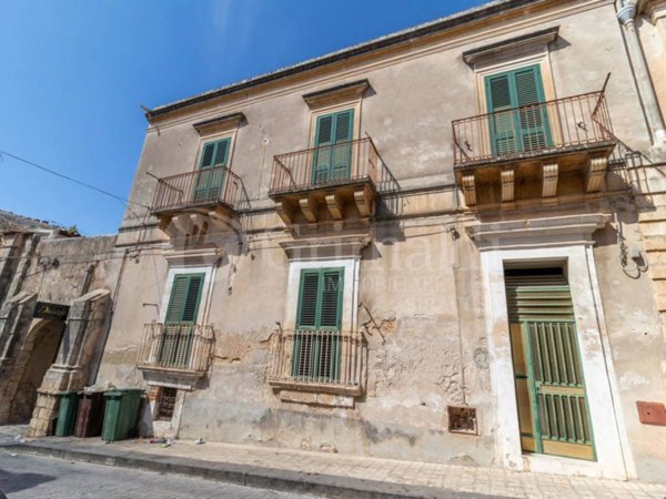 casa indipendente in vendita a Noto
