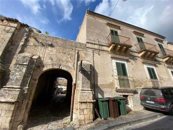 intera palazzina in vendita a Noto