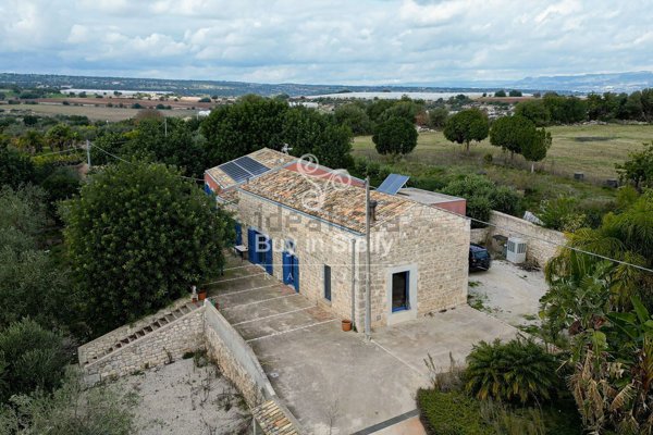casa indipendente in vendita a Noto