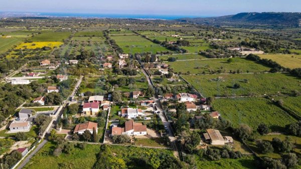 casa indipendente in vendita a Noto