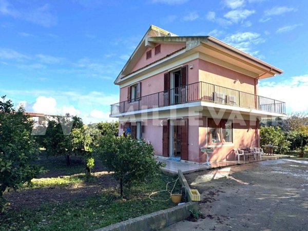 casa indipendente in vendita a Noto