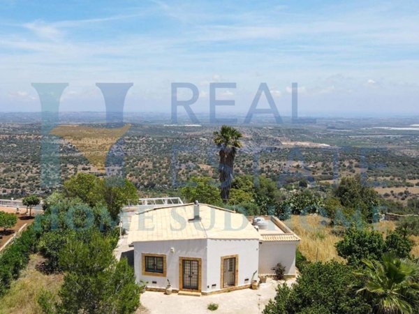 casa indipendente in vendita a Noto