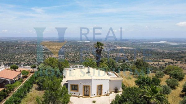 casa indipendente in vendita a Noto