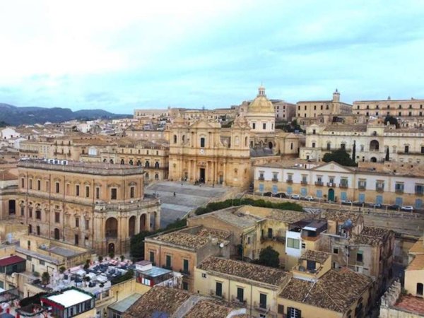 intera palazzina in vendita a Noto