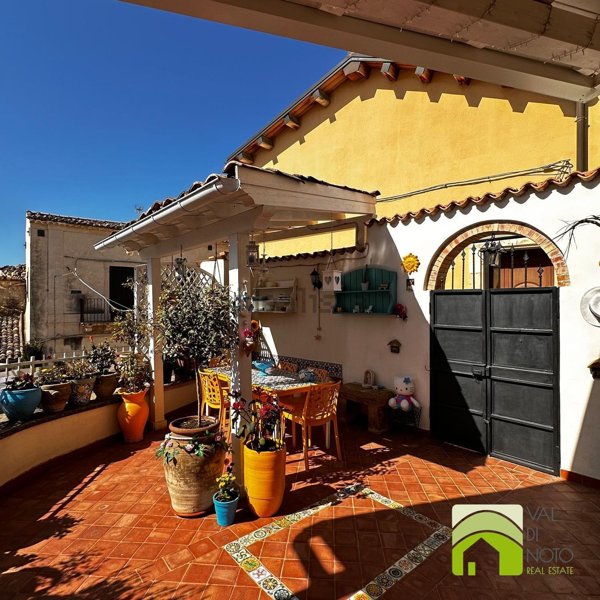 casa indipendente in vendita a Noto