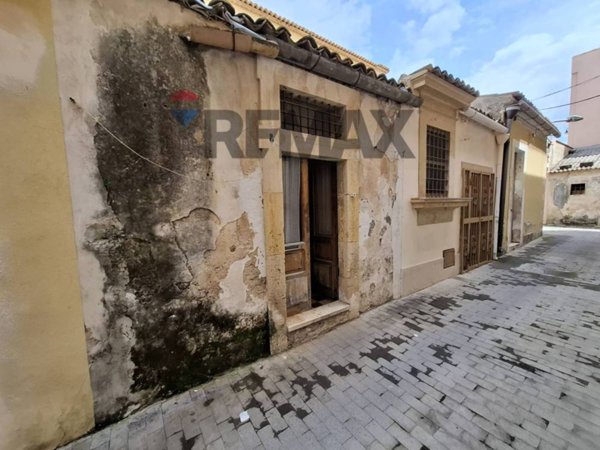 casa indipendente in vendita a Noto