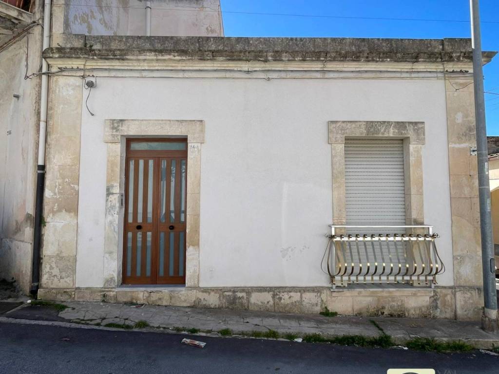 casa indipendente in vendita a Noto
