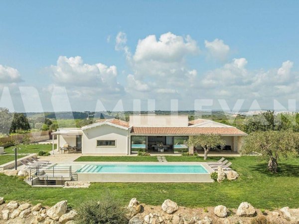 casa indipendente in vendita a Noto