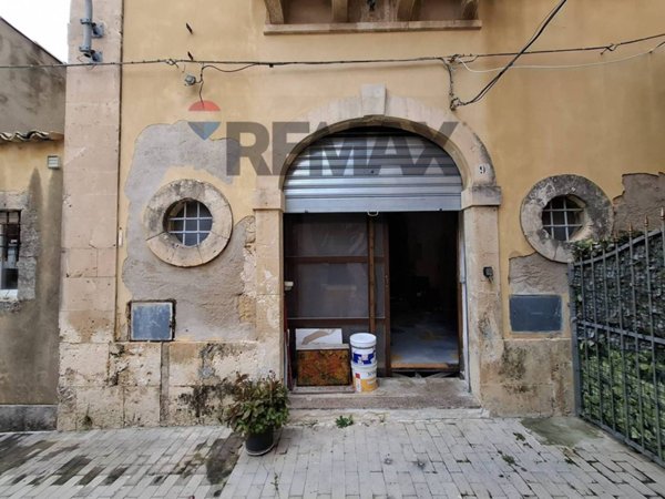 locale di sgombero in vendita a Noto