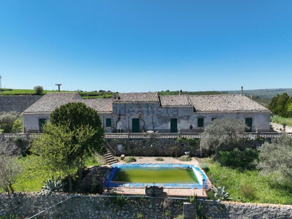 casa indipendente in vendita a Noto