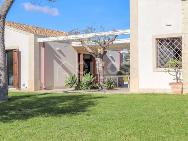 casa indipendente in vendita a Noto