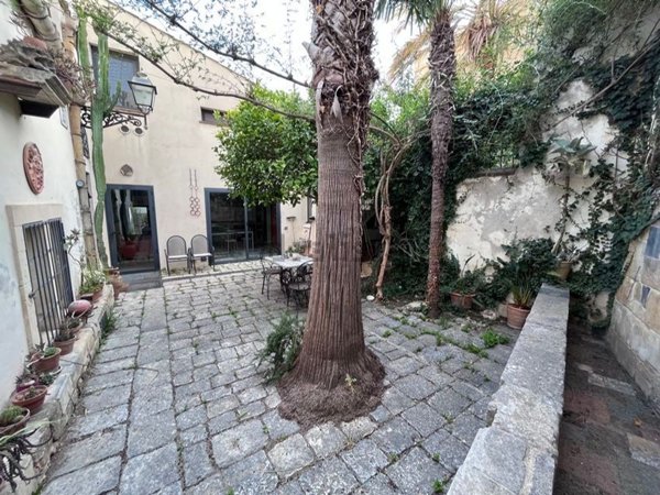 pentavano in vendita a Noto