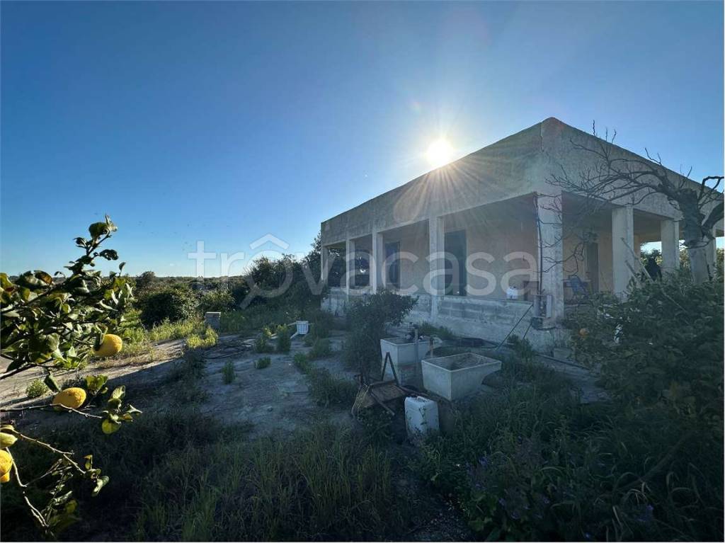 casa indipendente in vendita a Noto in zona Falconara